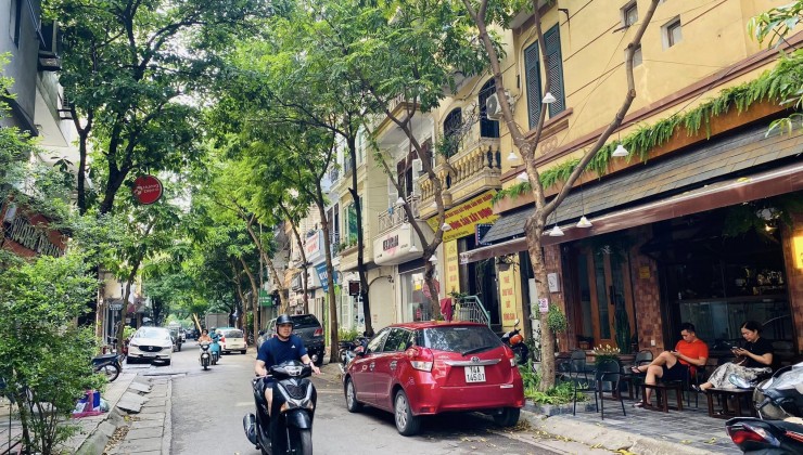 Bán gấp nhà Hoàng Quốc Việt, ngõ siêu rộng ô tô tránh, nhà 4 tầng giá chỉ 10.8 tỷ